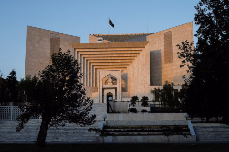 Crise institutionnelle au Pakistan - la Cour suprême se réunit après la démission de deux juges opposés à une réforme constitutionnelle (AP)