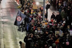 Des milliers de manifestants se rassemblent alors que l’extrême droite allemande lance une nouvelle organisation de jeunesse