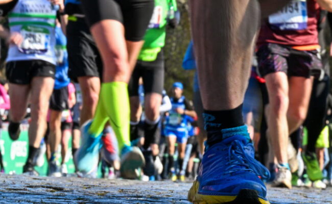 Drame sur le marathon Nice-Cannes - un coureur de 27 ans s’effondre à quelques mètres de l’arrivée