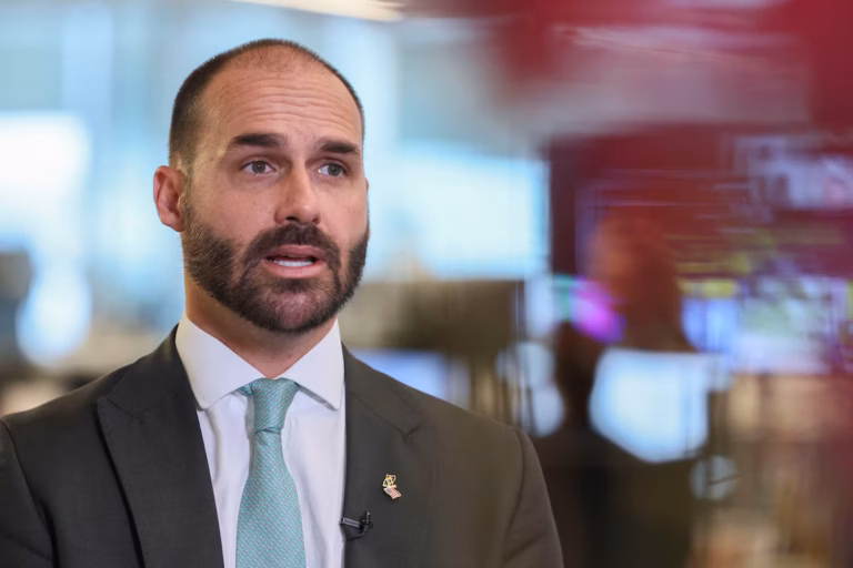 Eduardo Bolsonaro renvoyé en jugement pour avoir sollicité l’aide de Donald Trump afin de freiner les poursuites visant son père (AP)