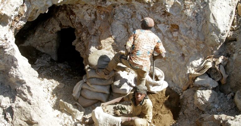 Effondrement meurtrier dans une mine de cuivre au Congo - au moins une trentaine de morts, une enquête réclamée