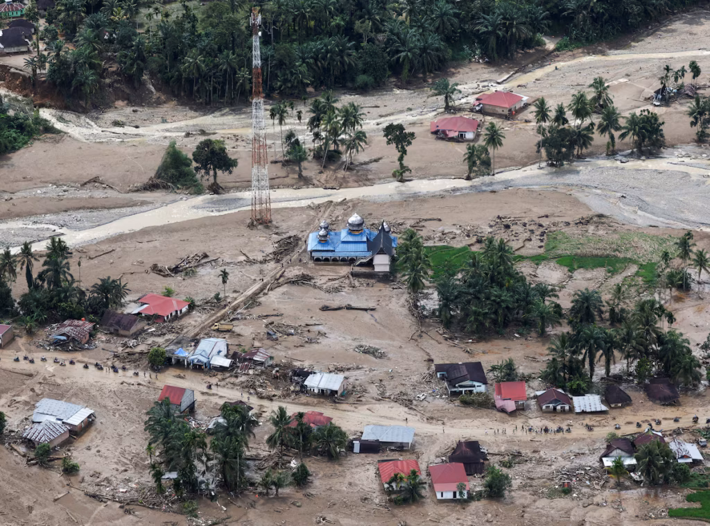 En Asie du Sud-Est, le bilan des tempêtes tropicales dépasse les 600 morts et plus de 4 millions de personnes touchées (AP)