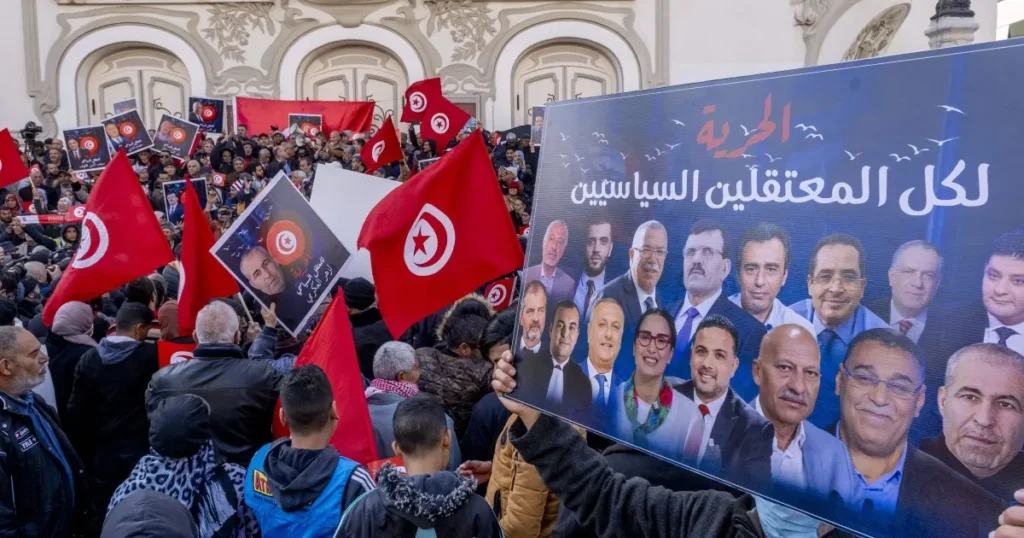 En Tunisie, des peines de prison allant de 5 à 45 ans infligées à des dirigeants de l’opposition