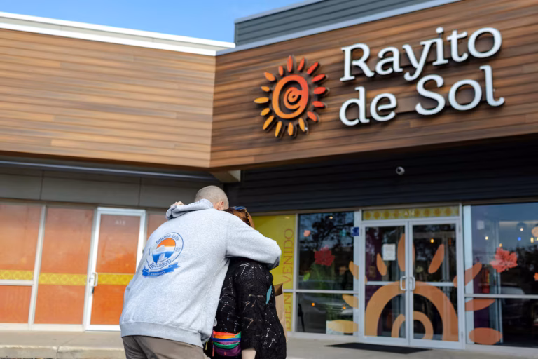 États-Unis - des raids d’immigration dans une garderie et une résidence pour seniors à Chicago provoquent l’indignation (AP)