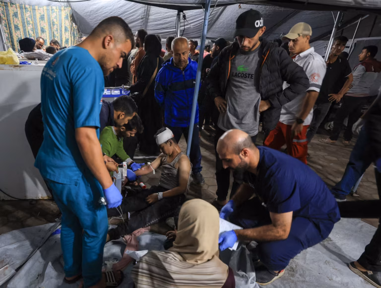 Gaza - 25 Palestiniens tués dans des frappes israéliennes, faisant vaciller un cessez-le-feu déjà fragile (AP)