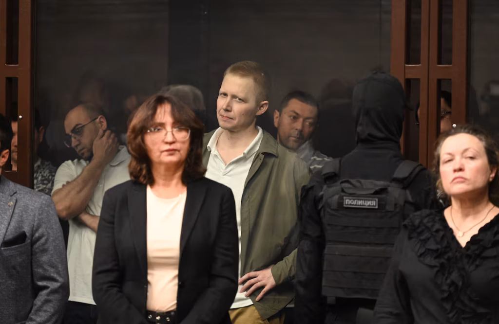 Huit hommes condamnés à la prison à vie en Russie pour leur rôle présumé dans l’attentat contre le pont de Crimée (AP)