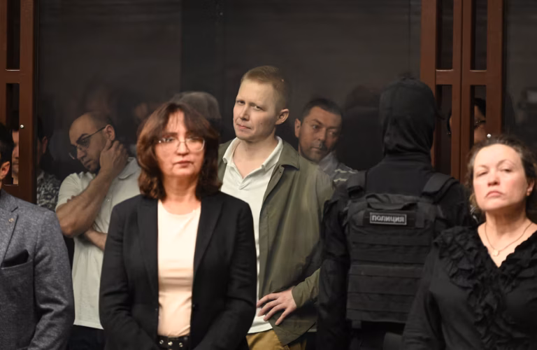 Huit hommes condamnés à la prison à vie en Russie pour leur rôle présumé dans l’attentat contre le pont de Crimée (AP)