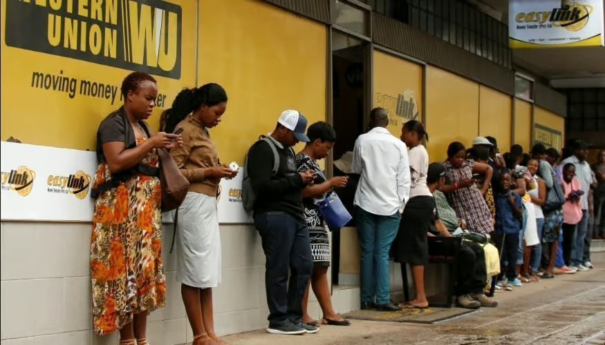 Transferts d’argent des immigrés : 155 milliards envolés en 15 ans, et si l’État taxait enfin l’argent qui part vraiment ?