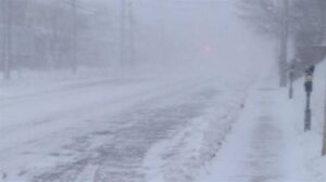 Neige abondante, vents violents et grisaille : la France secouée par un mercredi très agité