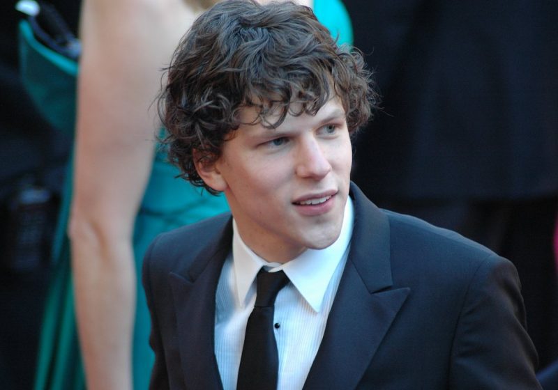 Jesse Eisenberg va donner un rein à un inconnu - le geste héroïque qui bouleverse Hollywood