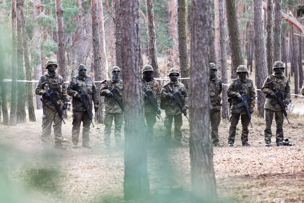 L’Allemagne investira 26,5 milliards d’euros dans l’équipement des soldats et de nouveaux véhicules blindés (AP)