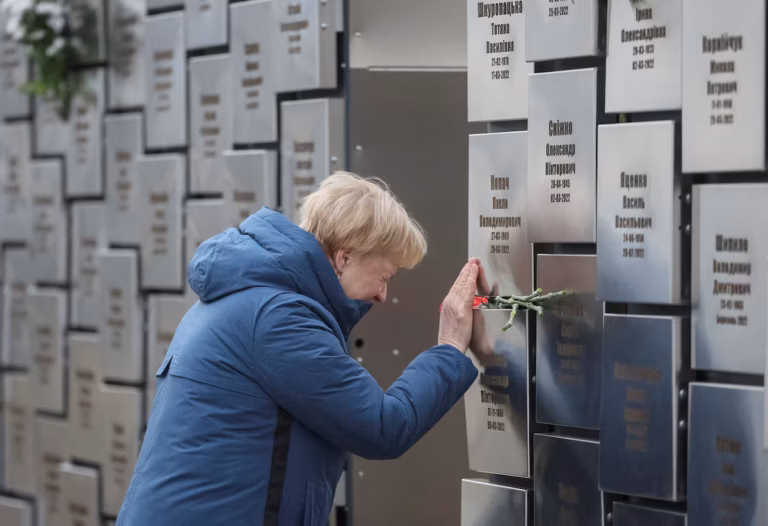 L’Ukraine identifie un commandant russe soupçonné d’avoir ordonné des exécutions à Boutcha (AP)