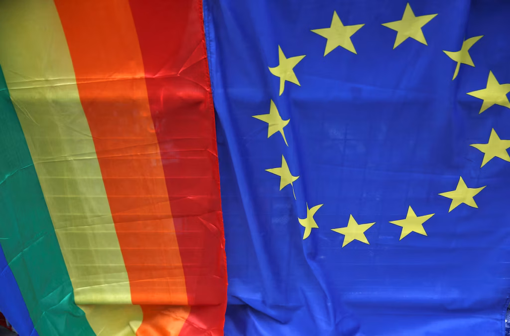 La Cour de justice de l’UE estime que les mariages homosexuels doivent être reconnus dans l’ensemble du bloc (AP)