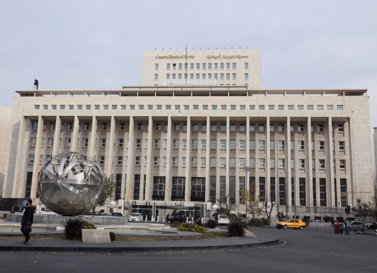 La Syrie envoie son premier message Swift à la Réserve fédérale de New York, annonçant son retour dans le système financier mondial (AP)