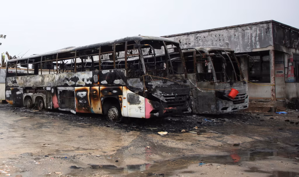 La police tanzanienne lance une vaste chasse à l’homme contre les dirigeants de l’opposition après les manifestations post-électorales (AP)