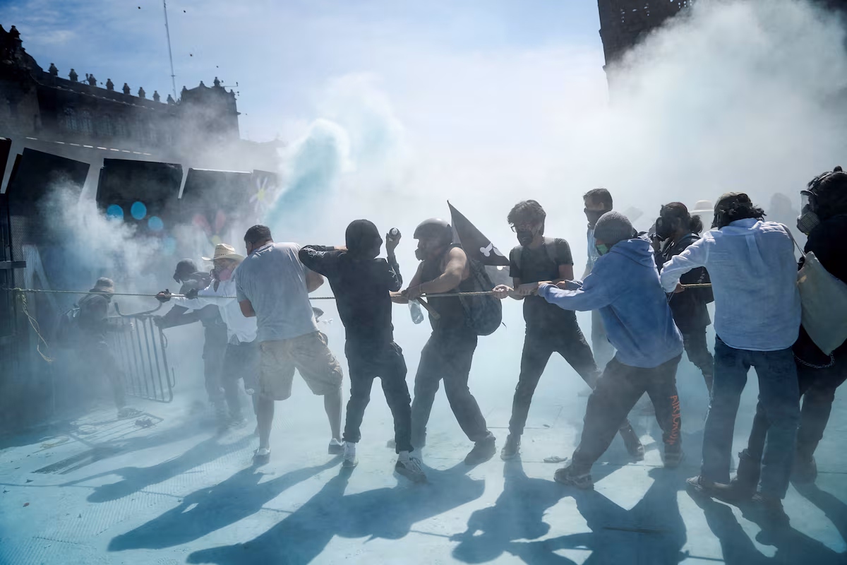 L’affrontement entre Claudia Sheinbaum et le milliardaire Ricardo Salinas met à l’épreuve l’autorité du gouvernement mexicain (AP)