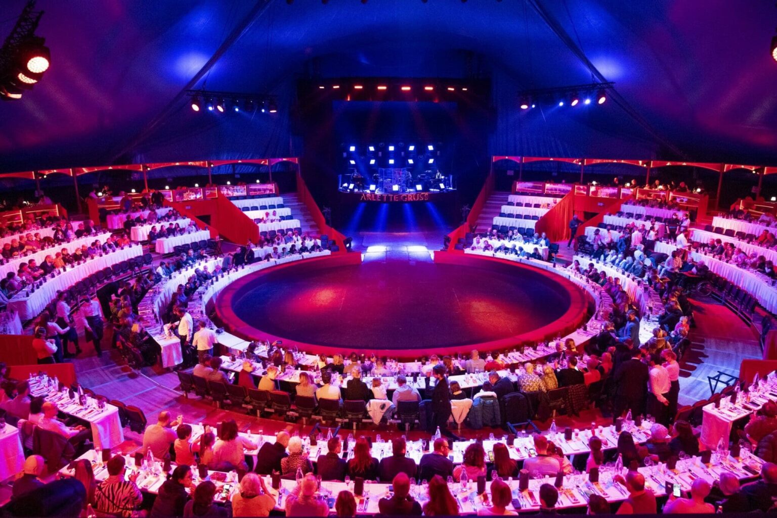 Le Cirque Arlette Gruss revient à Paris avec “Parenthèse”, une pause enchantée