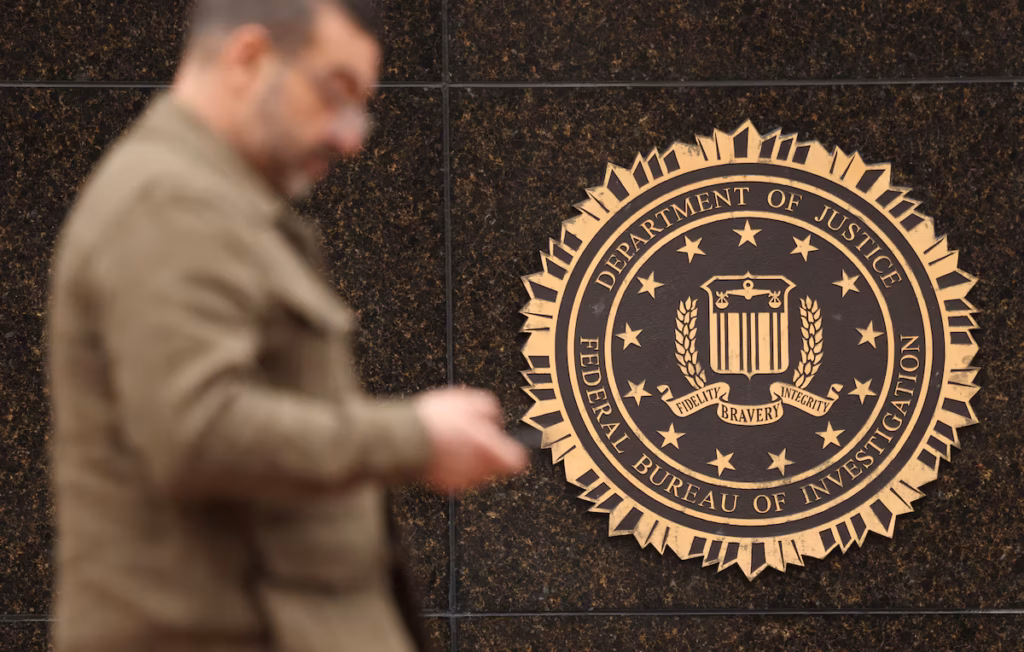 Le FBI veut interroger des élus démocrates après leurs avertissements sur d’éventuels ordres militaires illégaux (AP)