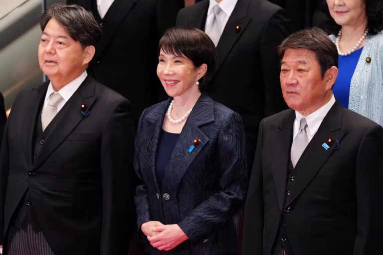 Le Japon envisage de revoir sa politique de non-nucléarisation sous la direction de la Première ministre Takaichi (AP)