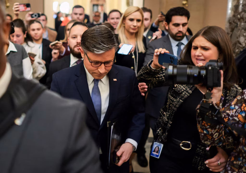 Les États-Unis s’acheminent vers la publication des dossiers Epstein après un vote historique à la Chambre (AP)