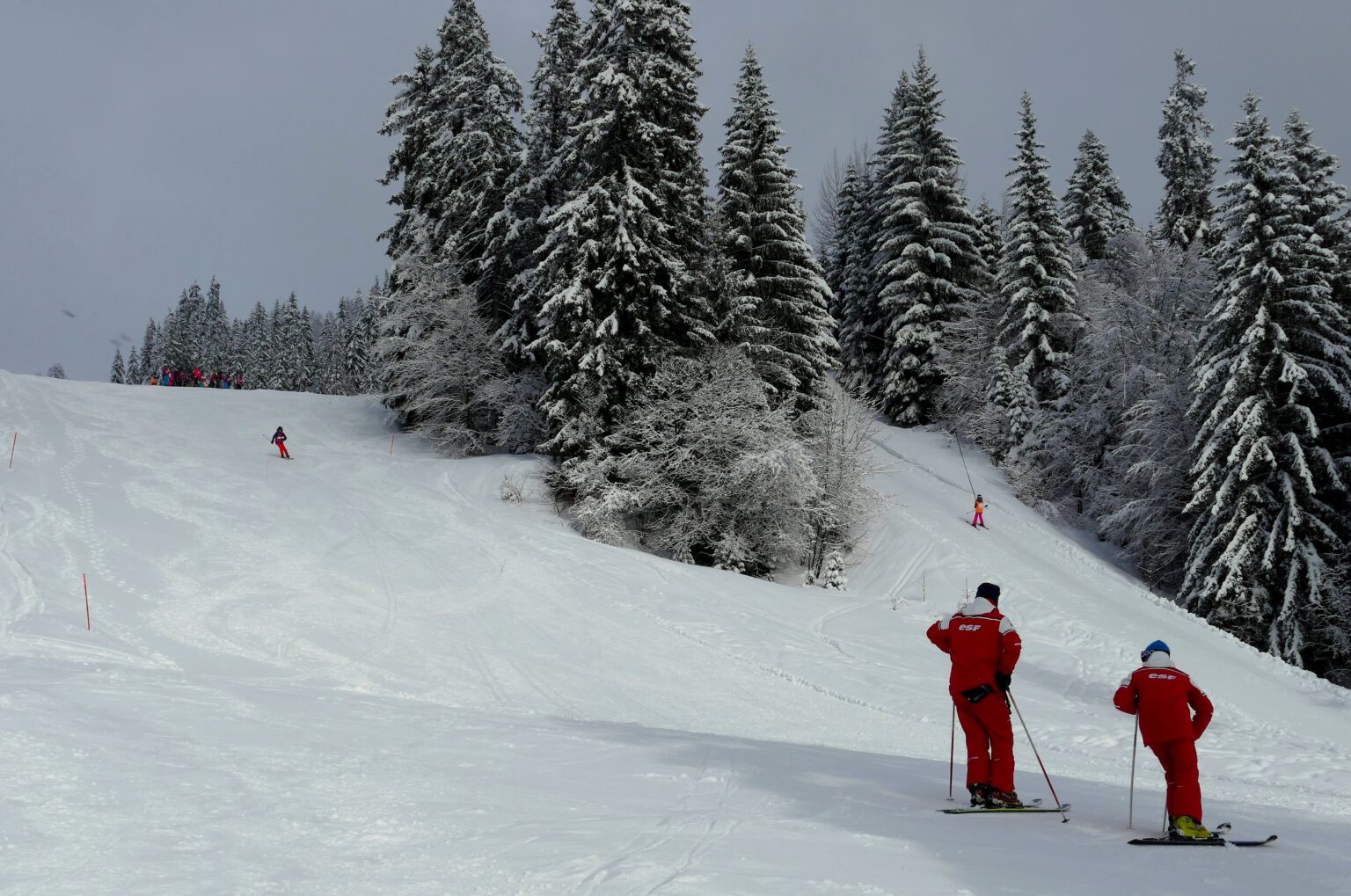 Les moniteurs de ski face à une mutation profonde de leur métier (wikipedia commons)