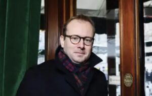 Louis-Henri de La Rochefoucauld sacré par le prix Interallié 2025 pour “L’Amour moderne”