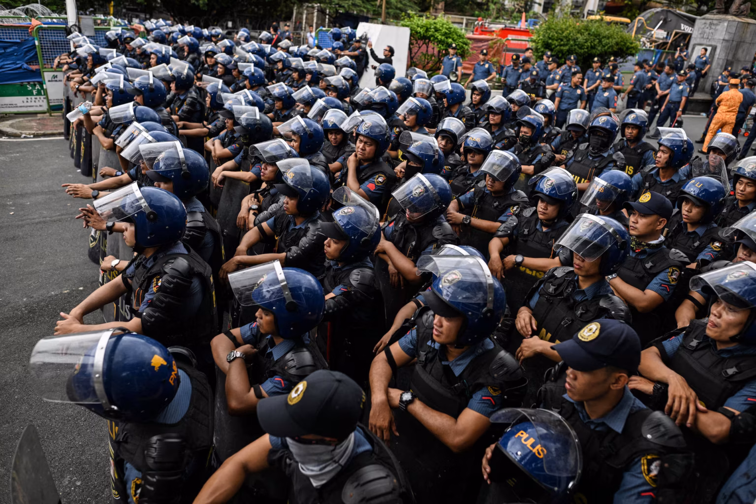 Marcos promet des peines de prison rapides pour les suspects du vaste scandale de corruption aux Philippines