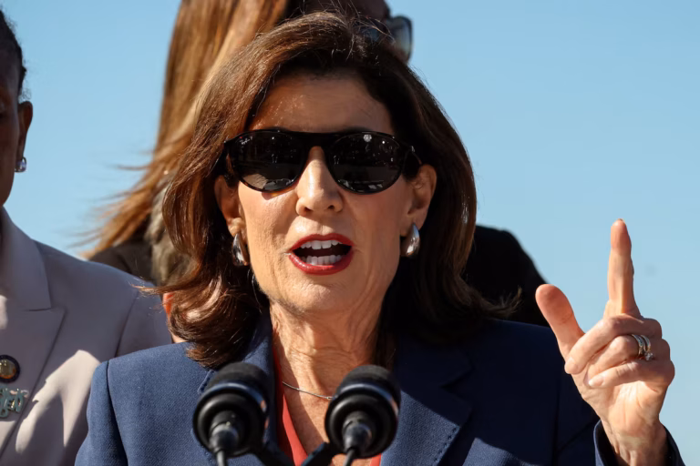 New York envisage une hausse de l’impôt sur les sociétés face à un déficit budgétaire record (AP)