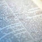 “Parasocial” désigné mot de l’année 2025 par le Cambridge Dictionary