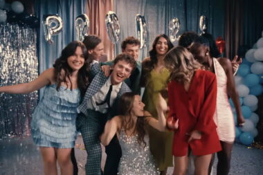 Star Academy 2025 : les élèves dévoilent un clip disco pour leur hymne « Voulez-vous »