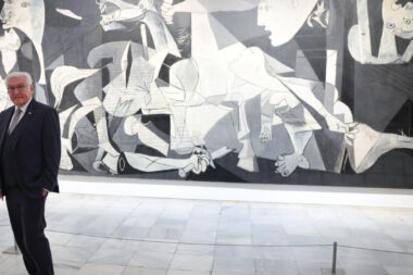 Steinmeier devant Guernica : « Ne pas oublier le crime commis par des Allemands »