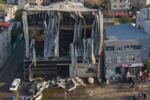 Un incendie dans un entrepôt de parfums en Turquie fait six morts et un blessé (AP)