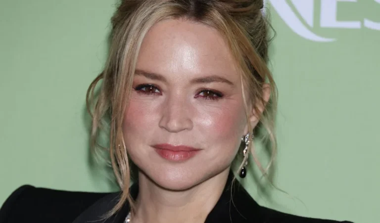 Virginie Efira : son bonheur d'être maman à 46 ans et sa pause cinéma pour « rencontrer quelqu'un de nouveau »