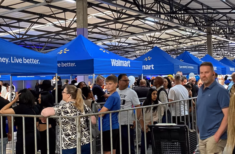 Walmart fait ses débuts africains avec l’ouverture d’un magasin en Afrique du Sud (AP)