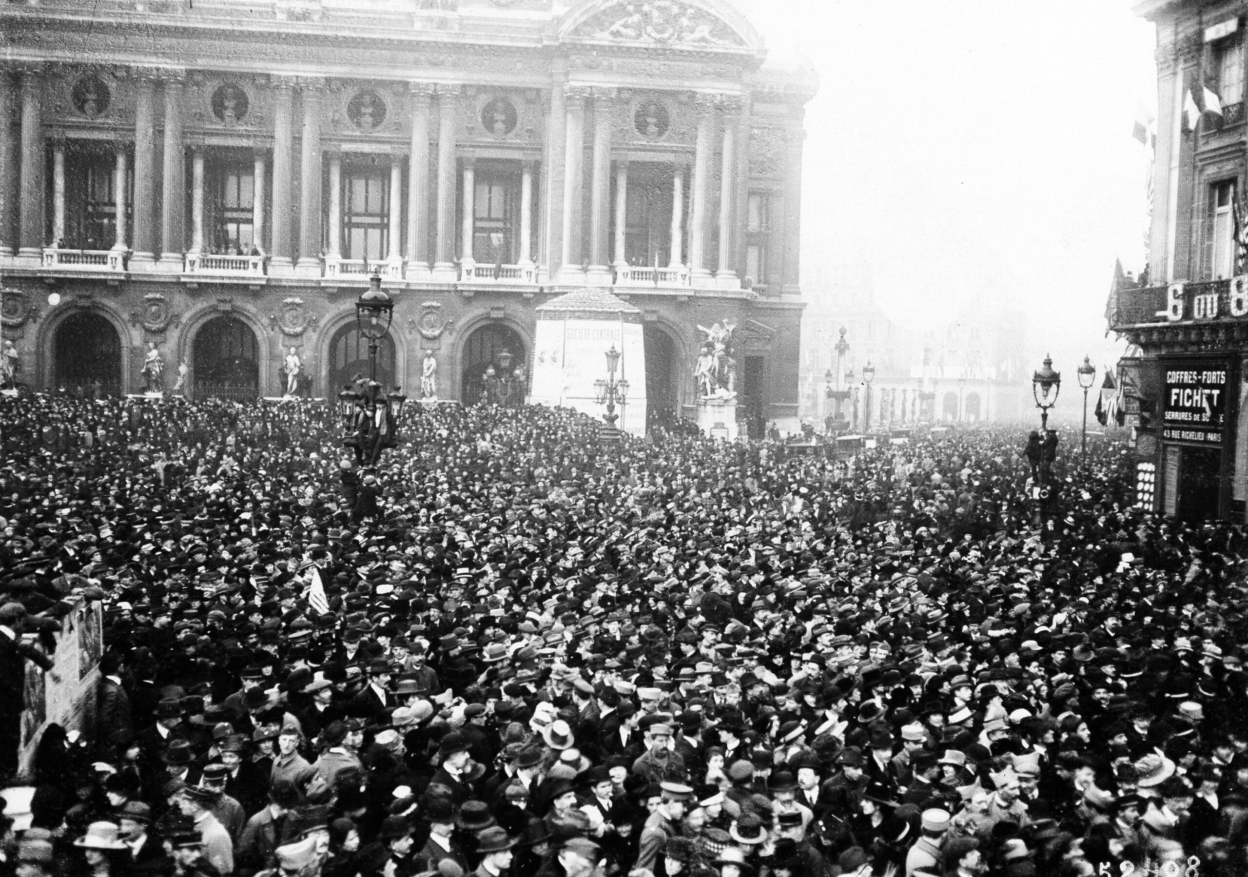 Every Citizen Of Paris Appears To Be On The Place De L'Opera Following The News Of Signing Of The Armistice Treaty, Nov. 11, 1918. (Ap Photo) Ap Photo