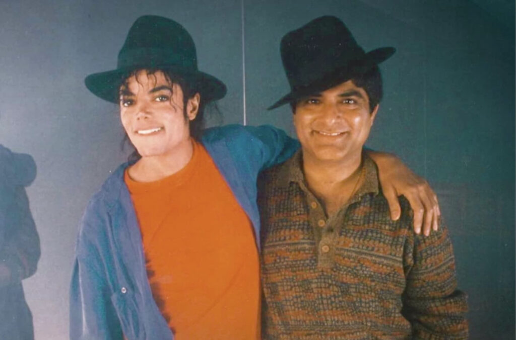 Michael Jackson castra ? Révélations choc ! Le médecin Deepak Chopra affirme que le chanteur était asexuel et n’a donc pas pu agresser des enfants. (AP)