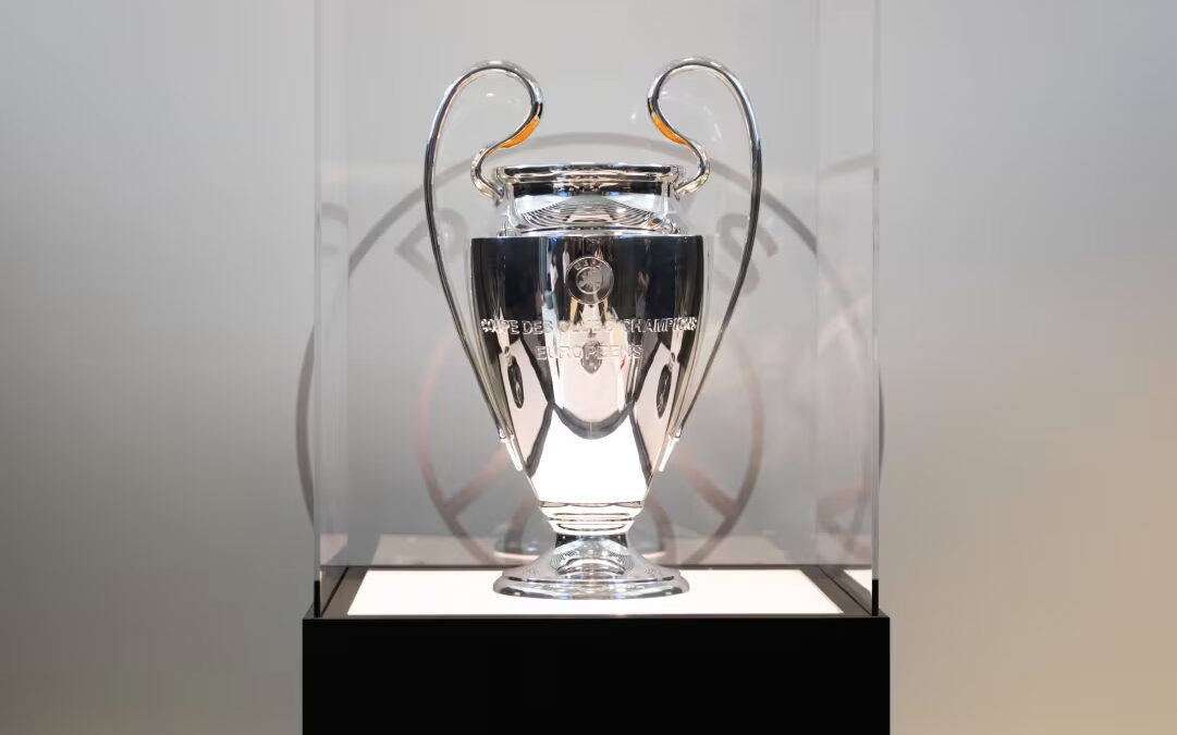 PSG – Le trophée de la Ligue des Champions va tourner au Parc des Princes toute la saison. (PSG)