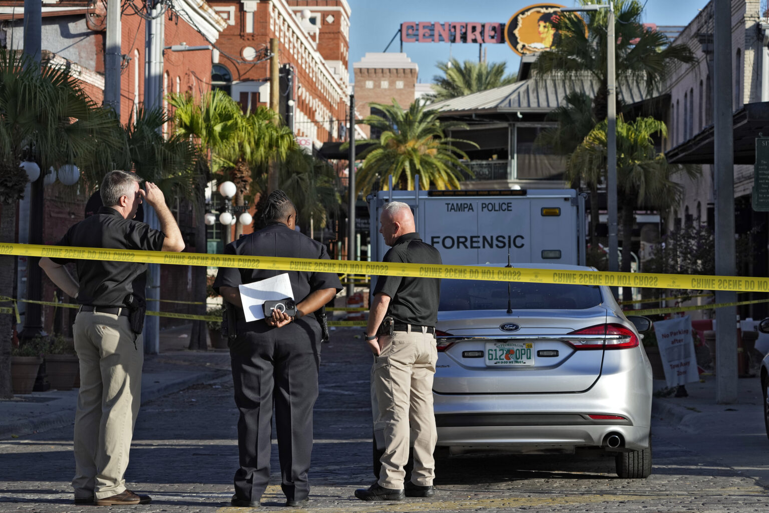 États-Unis – Une voiture fonce dans la foule à Ybor City: 4 morts et 11 blessés. (AP)