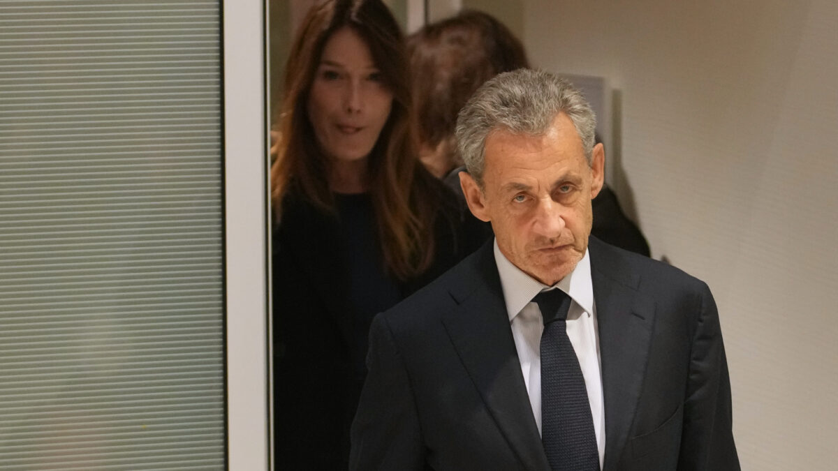 Nicolas Sarkozy: «Vos témoignages m’ont bouleversé et donné la force de supporter cette épreuve.» L’ex-président parle pour la première fois depuis sa mise en liberté. (AP)