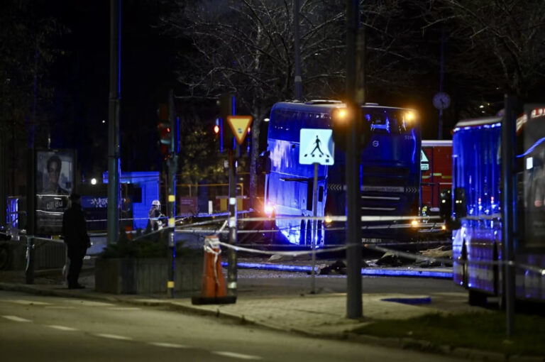 Tragique accident de bus à Stockholm : plusieurs morts et blessés