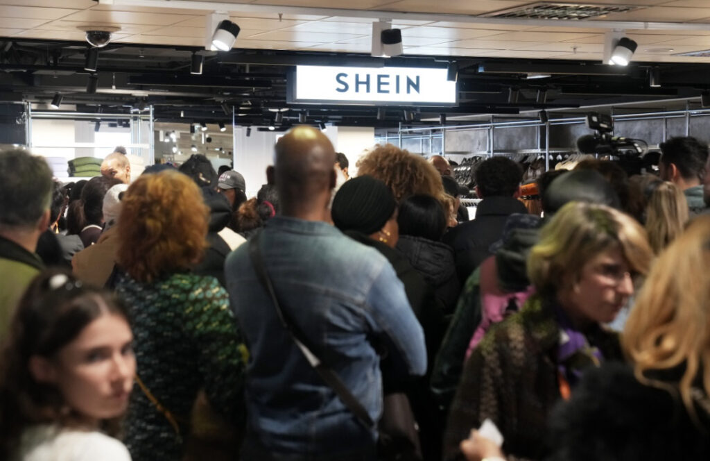 Les acteurs du commerce français saisissent la justice et accusent Shein de concurrence déloyale. (AP)