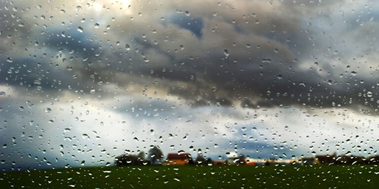 Un temps instable avec pluie à l’est et éclaircies à l’ouest ce mardi