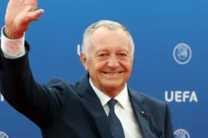 Aulas tout puissant dans les sondages : la droite lyonnaise portée vers une victoire annoncée