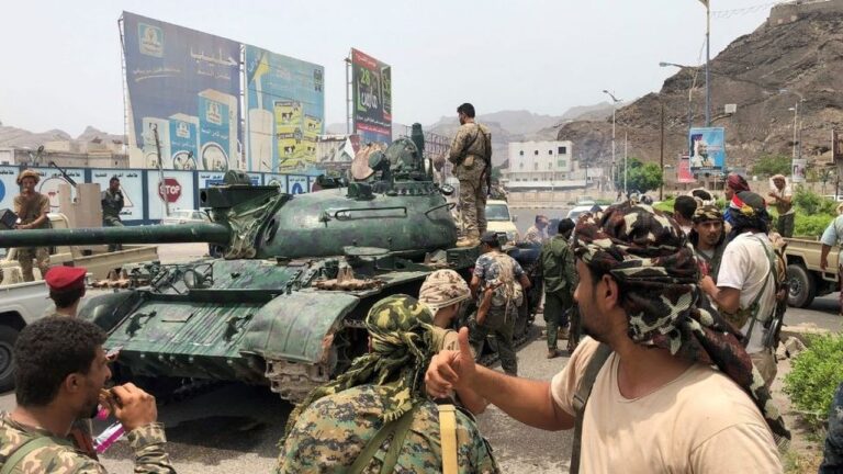 Les séparatistes du sud prennent le dessus au Yémen et provoquent une fermeture temporaire de l’espace aérien