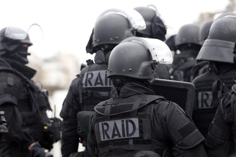 Agen : un homme interpellé par le Raid après une prise d’otage dans un immeuble