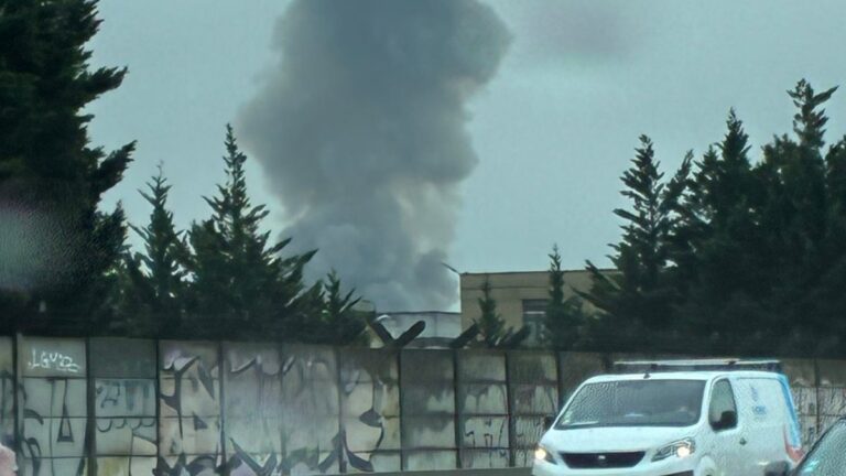 Une déflagration dans un laboratoire sensible près de Lyon provoque au moins quatre blessés