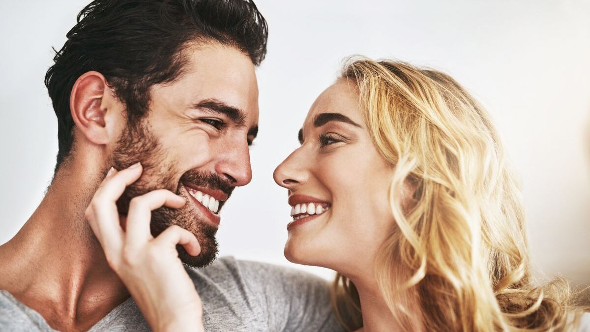 Vie sentimentale et emploi : la justice fixe une limite claire aux exigences des entreprises