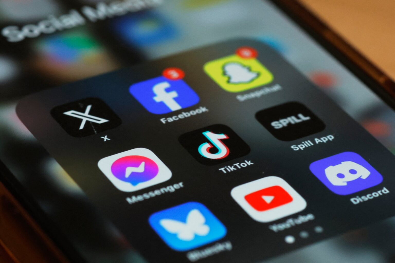 Le gouvernement souhaite interdire les réseaux sociaux aux moins de 15 ans dès la rentrée de Septembre 2026