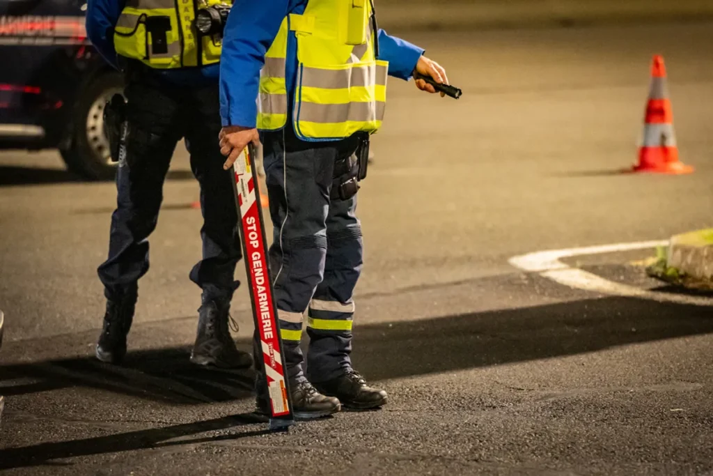 Vosges : deux gendarmes blessés lors d’un contrôle routier, l’automobiliste en fuite