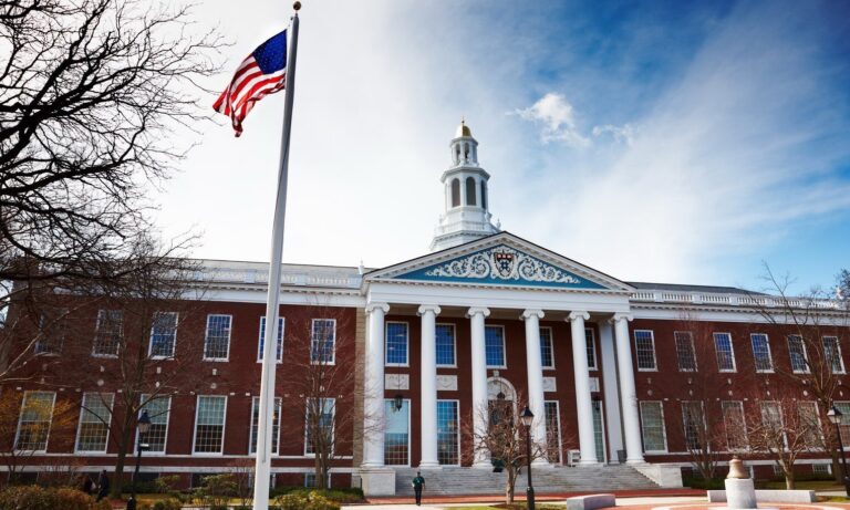 L’ancien directeur de la morgue de Harvard condamné à huit ans de prison pour trafic de restes humains